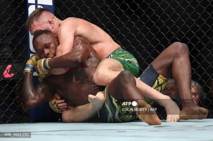 Adesanya Pensiun? Legenda UFC Beri Saran Mengejutkan!