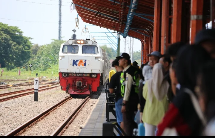 Angkutan Barang Naik - KAI Daop 7 Madiun Catat Rekor!
