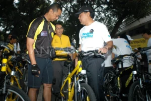 Bersepeda ke Kantor: Mensesneg Dukung, BBM Hemat, Badan Sehat!