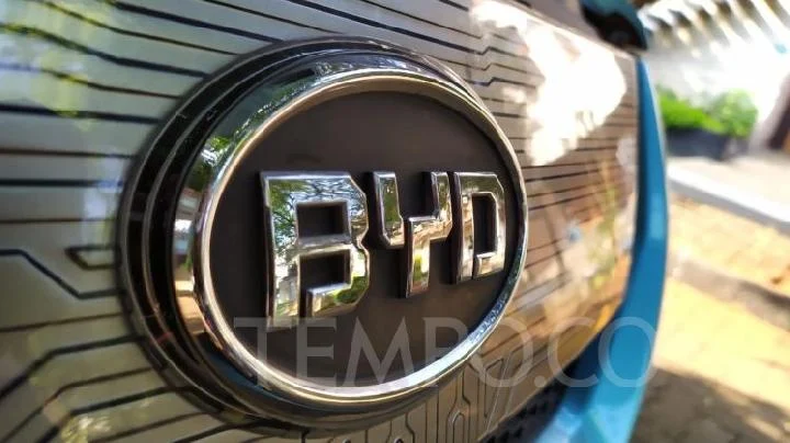 BYD vs Tesla: Siapa Raja Mobil Listrik 2026?