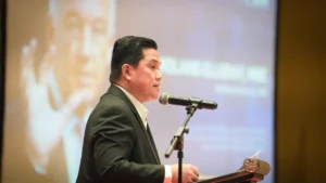 Erick Thohir Terima Penghargaan dari Prabowo di Munas IPSI