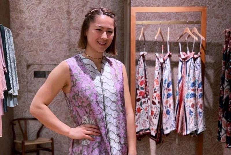 Gronya Somerville: Kisah Cinta Ratu Bulu Tangkis Australia pada Batik