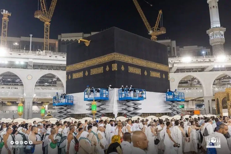Ka'bah Tanpa Kiswah: Penampakan Langka Jelang Haji 2026