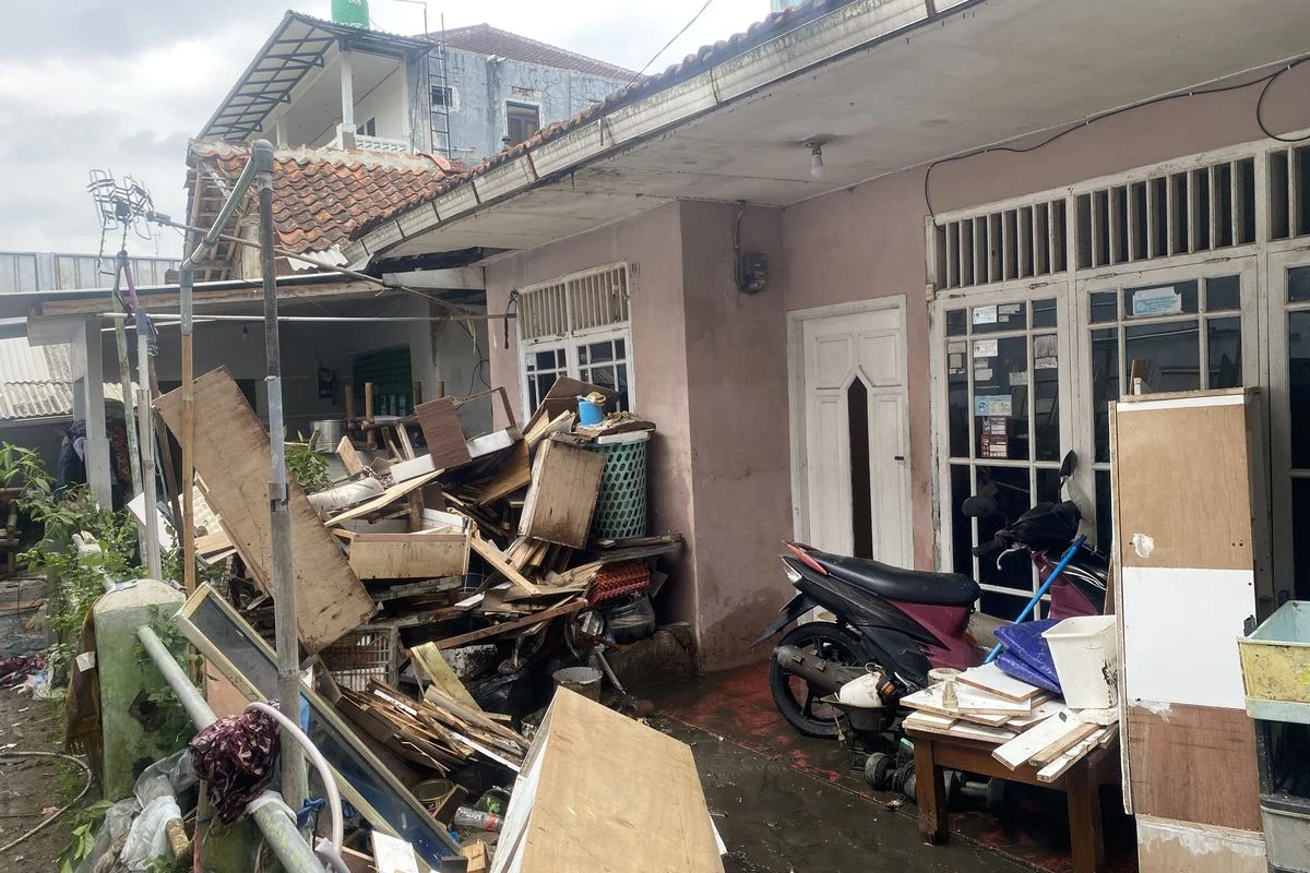 Longsor Cikarang: Rumah Rusak, Warga Mengungsi - Update 2026