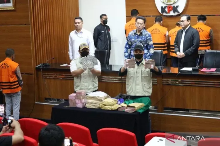 OTT Tulungagung: KPK Sita Uang Tunai dalam Operasi Senyap