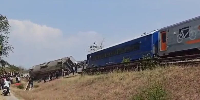 Pembatalan Perjalanan Kereta Api Imbas KA Bangunkarta Anjlok