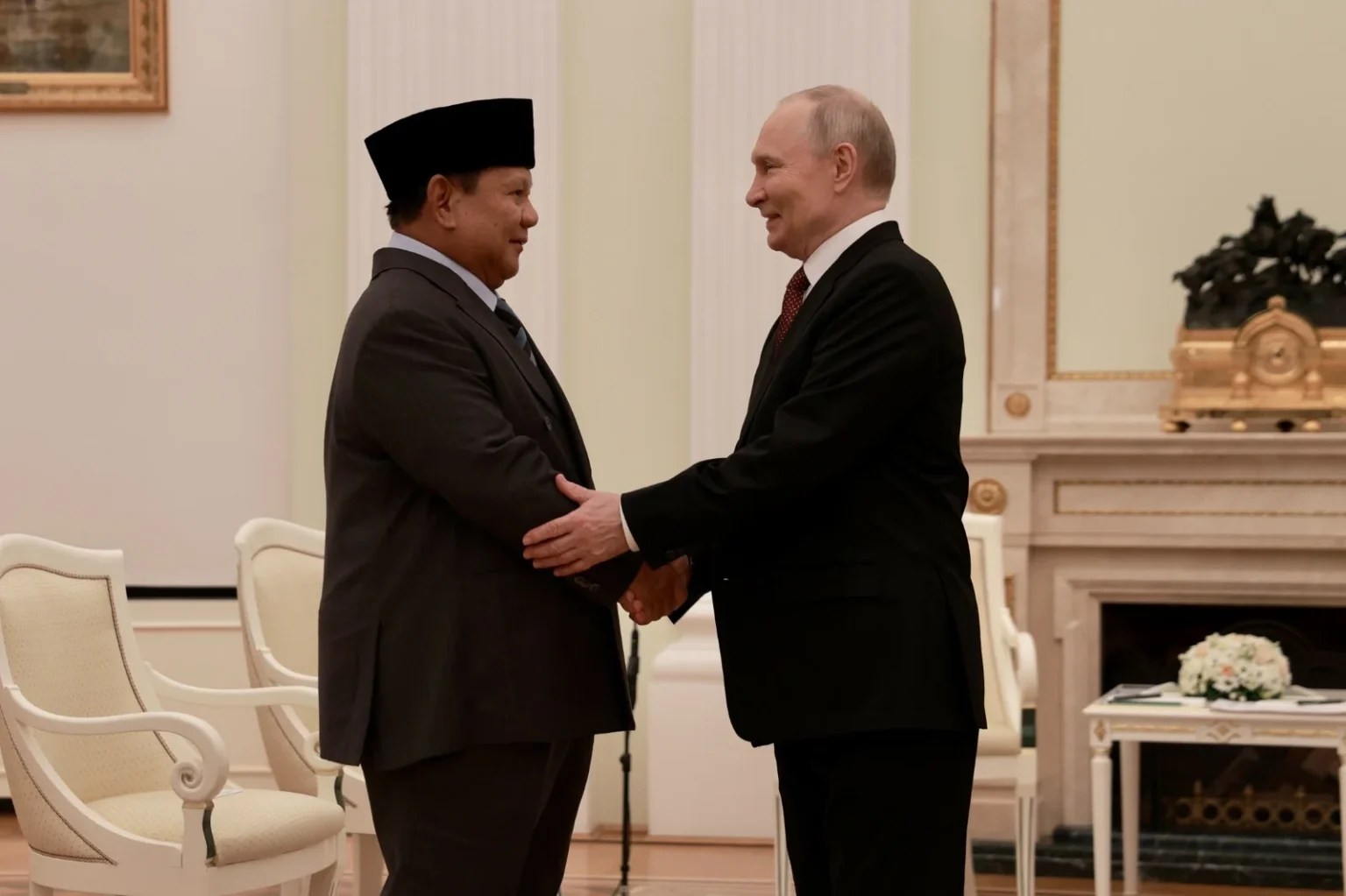 Prabowo Bertemu Putin - Bahas Ketahanan Energi di Moskow