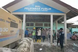Praja IPDN Berjibaku Membersihkan Situs Sejarah Aceh Tamiang