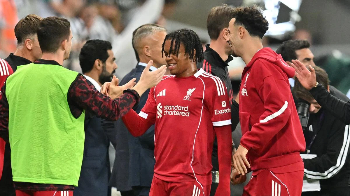 Rio Ngumoha Siap Jadi Starter Lawan PSG? Ini Kata Arne Slot