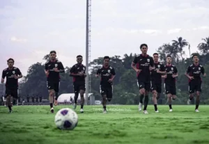 Timnas Indonesia: 5 Pemain Pilih Bertahan, Ini Alasannya!